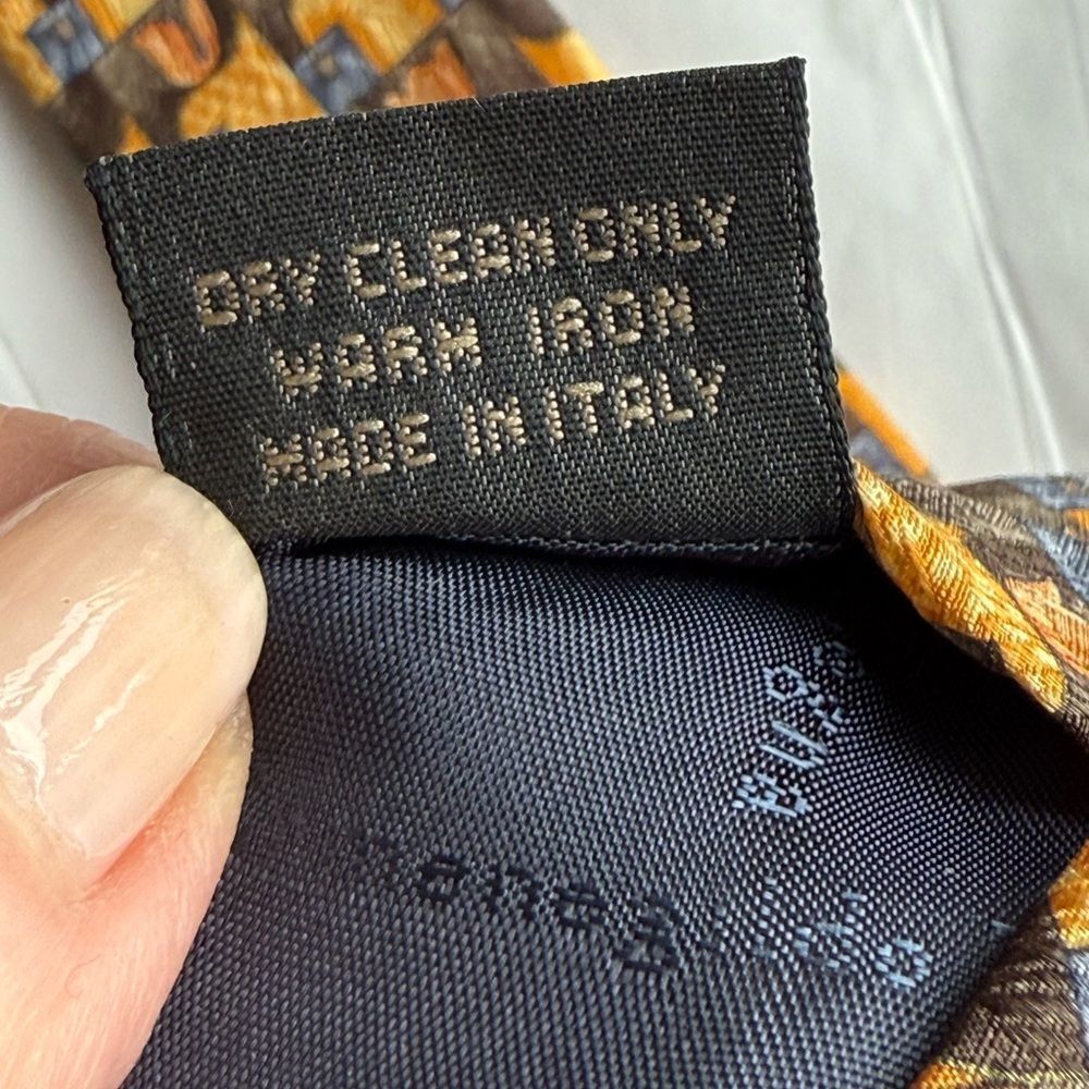 Ermenegildo Zegna Vintage Silk Necktie with Exclusive Geometric Pattern. - Picture 8 of 8